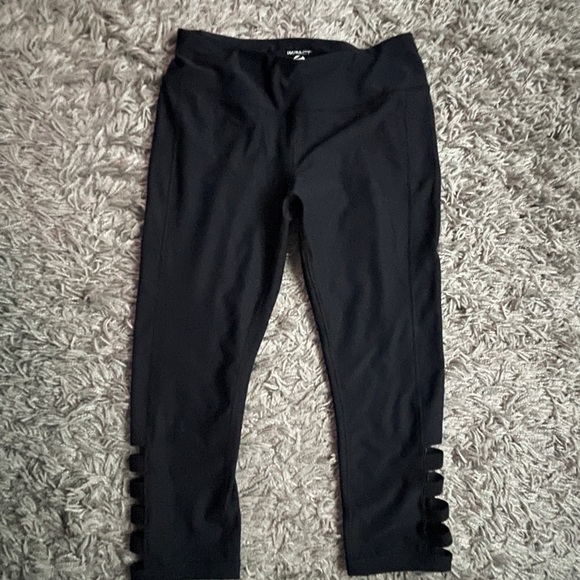 Cropped Workout Leggings - Picture 2 of 9